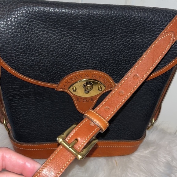 VINTAGE classic black pebbled leather Dooney Bourke Calvary spectator bag large - Picture 16 of 17